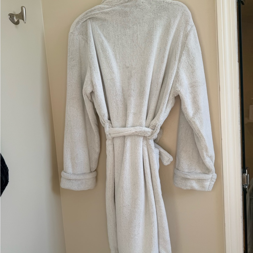 Cozy light grey Bathrobe - Picture 2 of 4